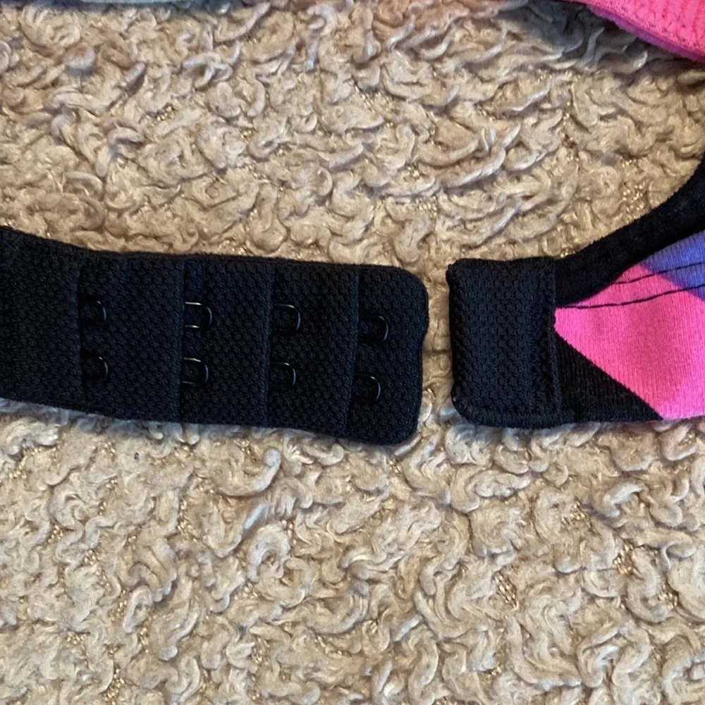 VICTORIA’S SECRET VSX 34B Sports Bra - Picture 5 of 9